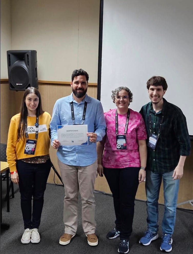 Professor da equipe do AYTY tem trabalho premiado em evento